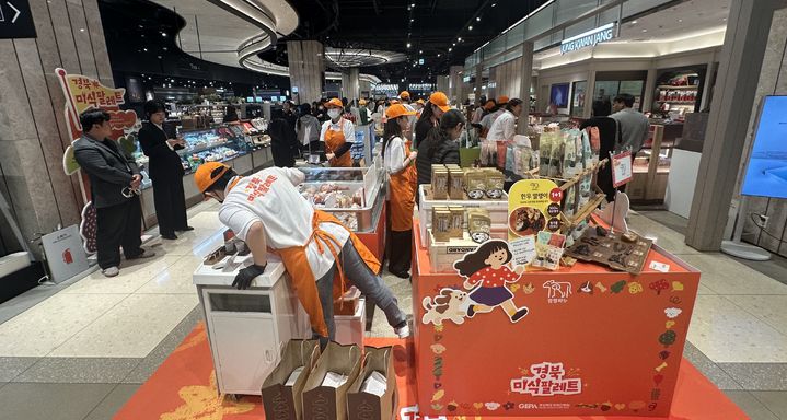 [안동=뉴시스] 신세계백화점 대구점에 마련된 경북 중소기업 및 소상공인 특판 매장. (사진=경북도 제공) 2026.10.26. photo@newsis.com *재판매 및 DB 금지