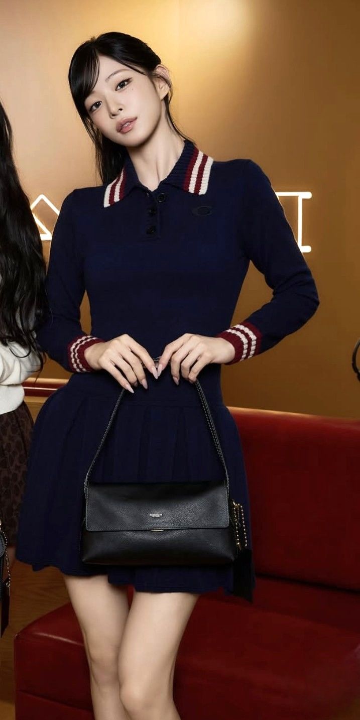 [서울=뉴시스] 그룹 프로미스나인 이채영은 지난 19일 서울 성수동에서 열린 해외 럭셔리 브랜드 팝업 스토어 행사에 참석해 포토타임을 가졌다. (사진=SNS 캡쳐) 2026.10.26. 