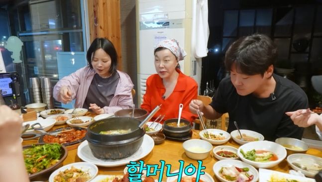 [서울=뉴시스] 방송인 최화정이 독감 예방접종을 보름 미루게 된 사연을 공개했다. (유튜브 캡처) 2026.10.26. photo@newsis.com *재판매 및 DB 금지