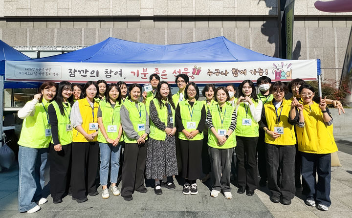 [대전=뉴시스] 충남대병원 권역호시피스센터가 호스피스의 달을 맞아 충남 천안 도심에서 '2026년 4권역 연합 호스피스의 날 기념 홍보 행사'를 열었다.(사진=충남대학교병원 제공) 2026.10.26. photo@newsis.com *재판매 및 DB 금지