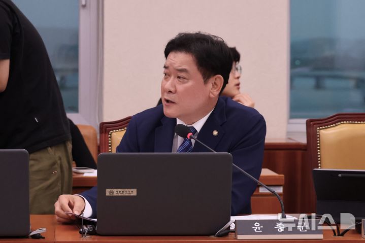 [안성=뉴시스] 더불어민주당 윤종군 의원(경기 안성) (사진=윤종군 국회의원사무실 제공) 2026.10.26.photo@newsis.com 