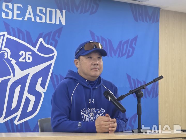 [대구=뉴시스] 김희준 기자 = 삼성 라이온즈의 박진만 감독이 26일 대구 삼성라이온즈파크에서 KIA 타이거즈와의 플레이오프 1차전을 앞두고 인터뷰를 하고 있다. 2026.10.26jinxijun@newsis.com