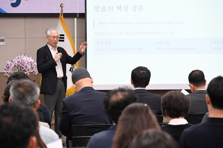 [대전=뉴시스] 제1회 대전 원도심 르네상스 포럼이 26일 중구청 대회의실에서 열리고 있다. (사진= 중구청 제공) *재판매 및 DB 금지
