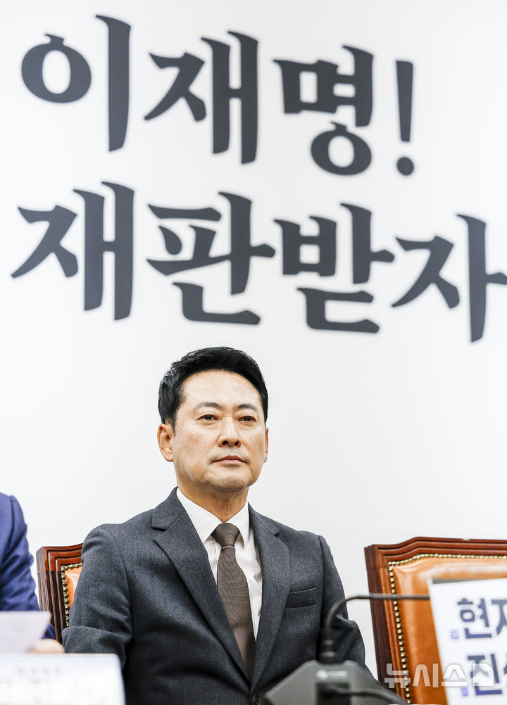 [서울=뉴시스] 정병혁 기자 = 장동혁 국민의힘 대표가 26일 서울 여의도 국회에서 열린 최고위원회의에 참석해 있다. 2026.10.26. jhope@newsis.com