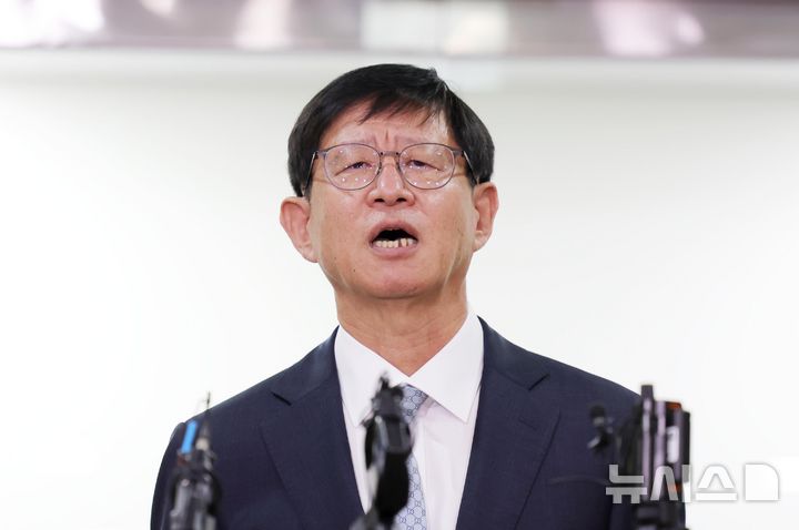 [서울=뉴시스] 홍효식 기자 = 최길수 특별감찰관이 26일 서울 종로구 특별감찰관 사무실로 출근해 소감을 밝히고 있다. 2026.10.26. yesphoto@newsis.com