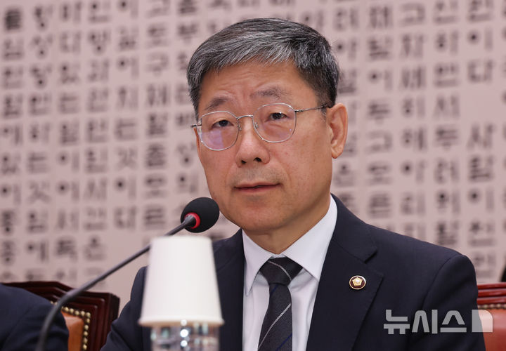 [서울=뉴시스] 김근수 기자 = 노경필 법원행정처장이 26일 서울 여의도 국회 법제사법위원회(법무부 등) 종합 국정감사에 질의에 답하고 있다. 2026.10.26. ks@newsis.com