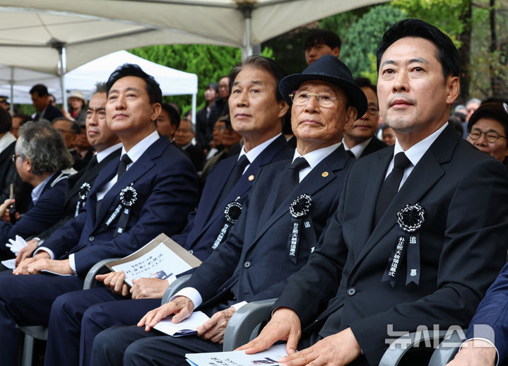 [서울=뉴시스] 김명년 기자 = 26일 서울 동작구 국립서울현충원에서 열린 박정희 대통령 서거 47주년 추모식에 장동혁 국민의힘 대표와 오세훈 서울시장 등이 참석하고 있다.(공동취재) 2026.10.26. photo@newsis.com