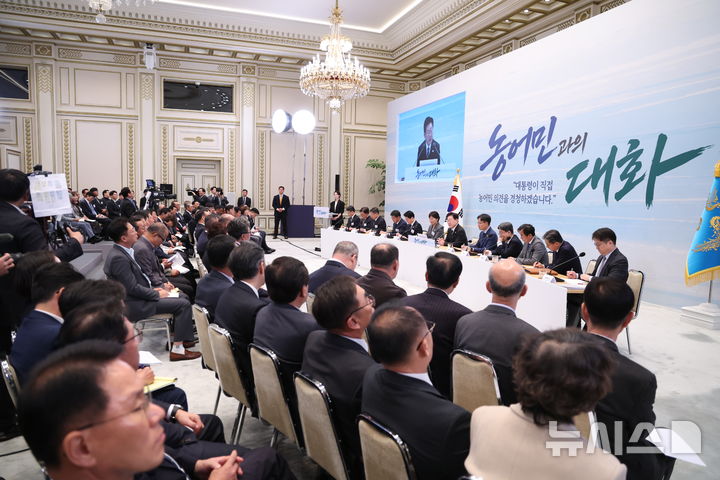 [서울=뉴시스] 김진아 기자 = 이재명 대통령이 26일 청와대 영빈관에서 열린 '농어민과의 대화'에서 발언을 하고 있다. 2026.10.26. bluesoda@newsis.com