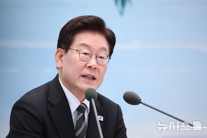 [서울=뉴시스] 김진아 기자 = 이재명 대통령이 26일 청와대 영빈관에서 열린 '농어민과의 대화'에서 발언을 하고 있다. 2026.10.26. bluesoda@newsis.com