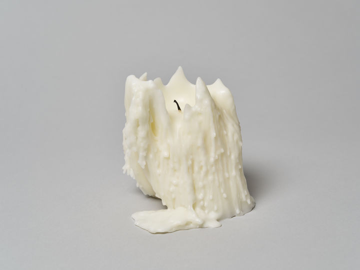 김지영 Keem Jiyoung_이 짙은 어둠을 보라 Look at This Unbearable Darkness_2024_paraffin wax_(h)13.8 x (w)13.5 x (d)12.5cm *재판매 및 DB 금지