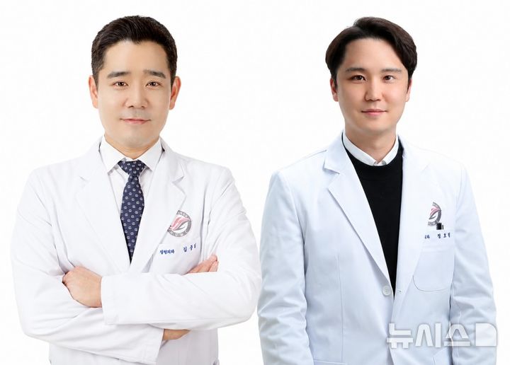 [서울=뉴시스] 왼쪽부터 김중일, 정호정 한림대학교강남성심병원 정형외과 교수. (사진= 한림대학교강남성심병원 제공)