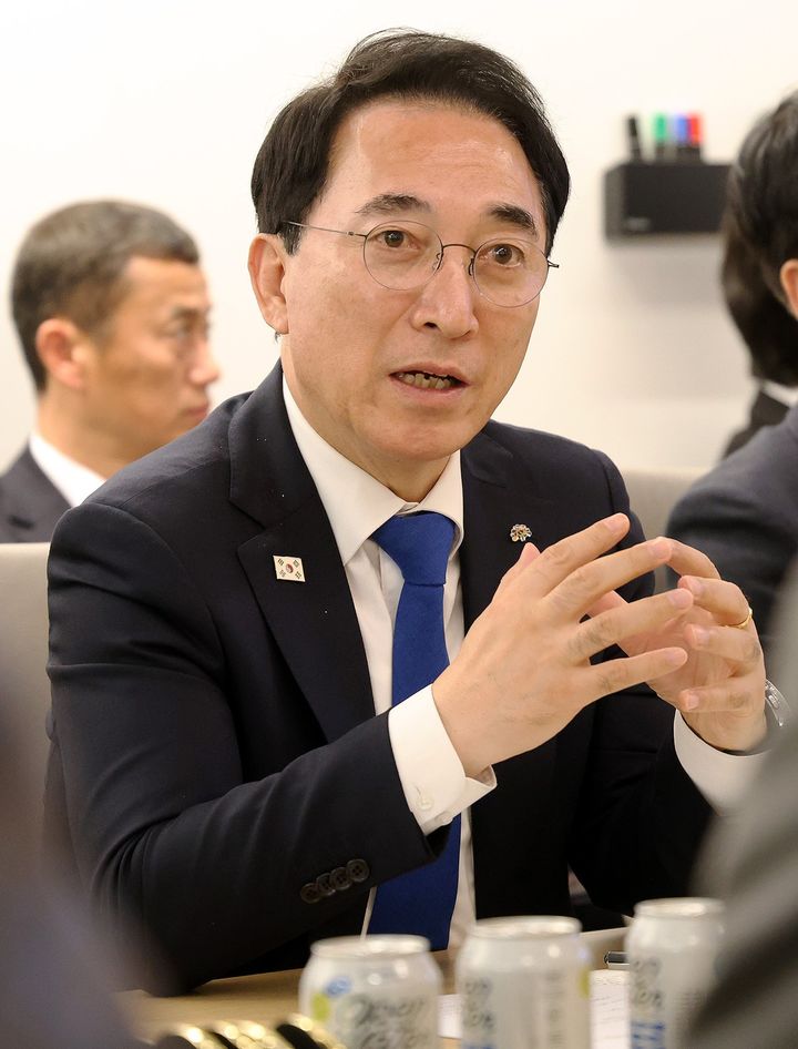 [홍성=뉴시스] 미국 프린스턴대학교 내 뉴저지 AI 허브를 방문한 박수현 충남지사가 교류·협력을 제안하고 있다. (사진=충남도 제공) 2026.10.27 photo@newsis.com *재판매 및 DB 금지