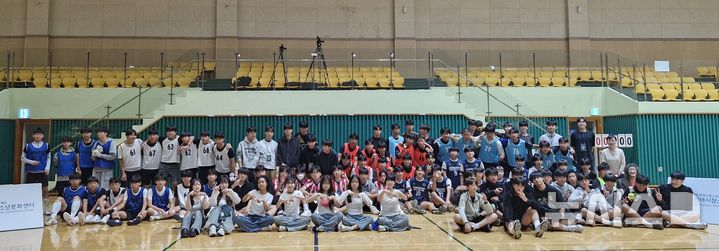 [평택=뉴시스] 제4회 평택시 청소년풋살대회 참가 청소년들 (사진=평택시 제공)2026.10.27.photo@newsis.com 