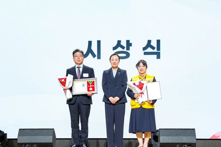 [서울=뉴시스] 대한적십자사 창립 121주년 기념식에서 적십자 회원유공장 최고명예대장을 받은 SP삼화. (사진=SP삼화 제공) 2026.10.27. photo@newsis.com *재판매 및 DB 금지