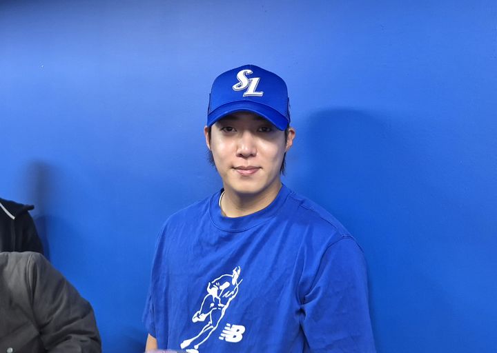 [대구=뉴시스] 문채현 기자 = 프로야구 삼성 라이온즈 원태인이 27일 대구 삼성라이온즈파크에서 열리는 KIA 타이거즈와의 2026 신한 쏠 KBO 포스트시즌 플레이오프(PO·5전3선승제) 2차전을 앞두고 취재진과 인터뷰를 하고 있다. 2026.10.27. dal@newsis.com *재판매 및 DB 금지