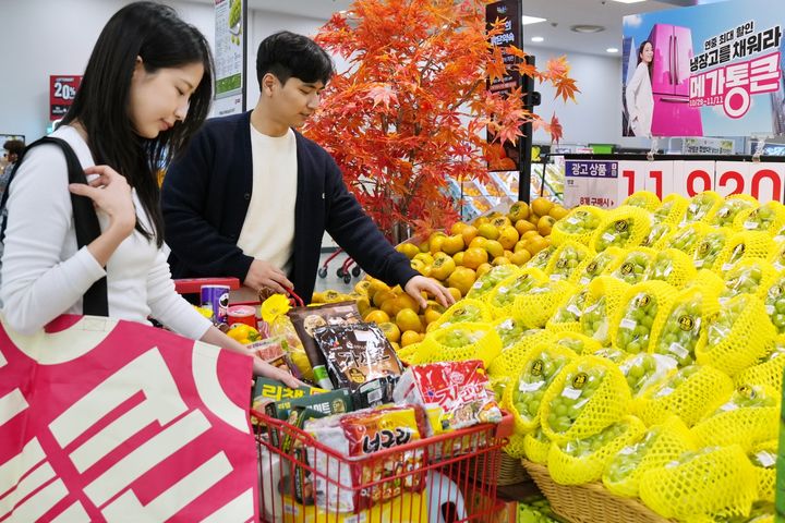 [서울=뉴시스] 롯데마트가 29일부터 다음달 11일까지 2주간 하반기 '메가통큰' 행사를 진행한다. (사진=롯데마트 제공) 2026.10.28. photo@newsis.com *재판매 및 DB 금지