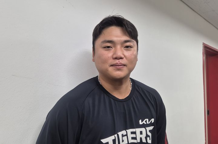 [대구=뉴시스] 문채현 기자 = 프로야구 KIA 타이거즈 한준수가 27일 대구 삼성라이온즈파크에서 열리는 삼성 라이온즈와의 2026 신한 쏠 KBO 포스트시즌 플레이오프(PO·5전3선승제) 2차전을 앞두고 취재진과 인터뷰를 하고 있다. 2026.10.27. dal@newsis.com *재판매 및 DB 금지