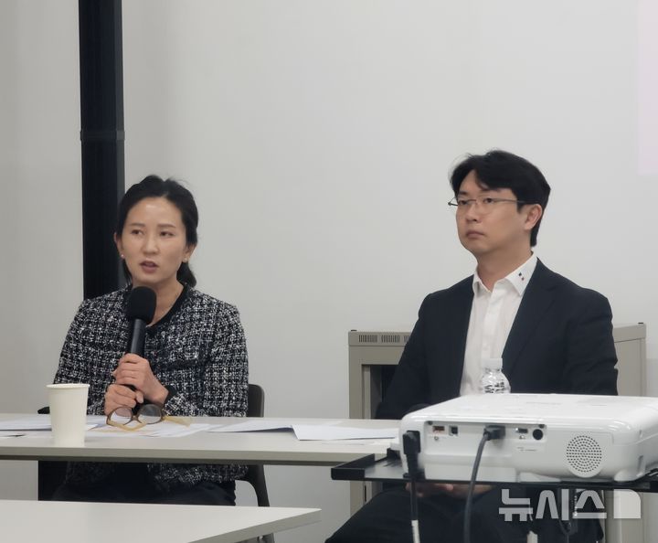 [서울=뉴시스]최희정 기자= 27일 서울시 종로구 평창동 서울아트센터 도암홀에서 열린 '도암 펠로우, 독일 라이프치히 국립음대 초청연주' 기자간담회에서 주소영 아트센터도암 대표가 발언하고 있다. 2026. 10. 27. dazzling@newsis.com