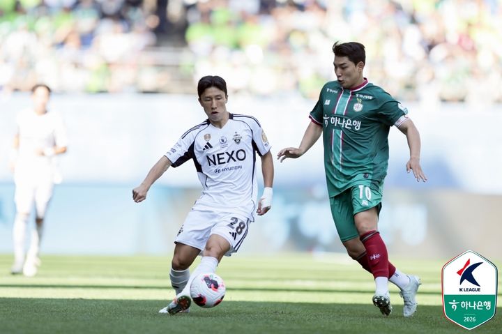 [서울=뉴시스] 프로축구 K리그1 전북 현대의 이영재(왼쪽). (사진=한국프로축구연맹 제공) *재판매 및 DB 금지