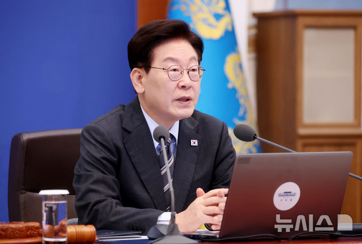 [서울=뉴시스] 조성봉 기자 = 이재명 대통령이 27일 청와대에서 열린 국무회의에서 발언하고 있다. 2026.10.27. suncho21@newsis.com