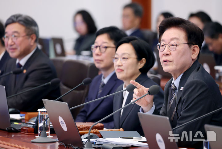 [서울=뉴시스] 조성봉 기자 = 이재명 대통령이 27일 청와대에서 열린 국무회의에서 발언하고 있다. 2026.10.27. suncho21@newsis.com