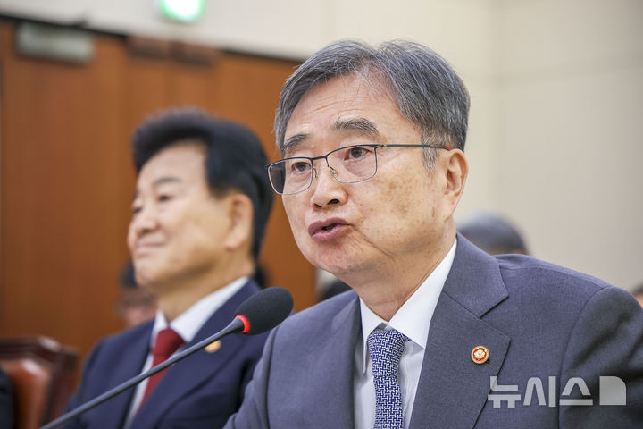[서울=뉴시스] 정병혁 기자 = 조현 외교부 장관이 27일 서울 여의도 국회에서 열린 외교통일위원회의 종합감사에서 질문에 답하고 있다. 2026.10.27. jhope@newsis.com