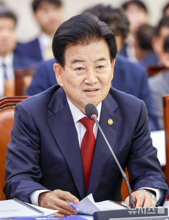 [서울=뉴시스] 정병혁 기자 = 정동영 통일부 장관이 27일 서울 여의도 국회에서 열린 외교통일위원회의 종합감사에서 질문에 답하고 있다. 2026.10.27. jhope@newsis.com