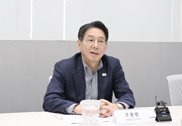 [서울=뉴시스] 사진은 조용범 기획예산처 차관이 지난 27일 부산 에코아쿠아팜에서 열린 '스마트 양식 클러스터 재정집행 점검회의'에서 발언하고 있는 모습. (사진=기획처 제공) 2026.10.27. photo@newsis.comq *재판매 및 DB 금지