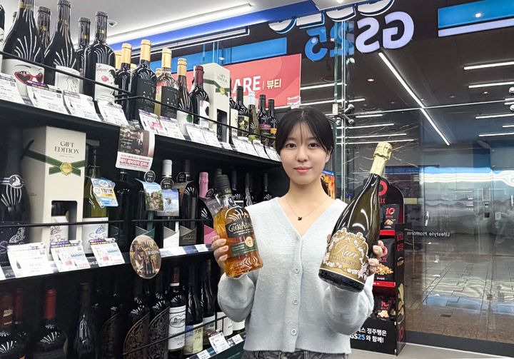 [서울=뉴시스] GS리테일의 주류 스마트오더 플랫폼 '와인25플러스'가 누적 주문액 2000억원을 돌파했다. (사진=GS리테일 제공) *재판매 및 DB 금지