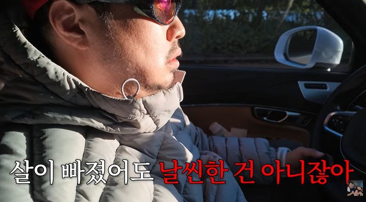 [서울=뉴시스] 개그맨 강재준이 유튜브 채널 '기유TV'에서 체중 감량 후 추위를 더 느끼게 됐다고 밝히고 있다. (사진=유튜브 채널 '기유TV' 캡처)