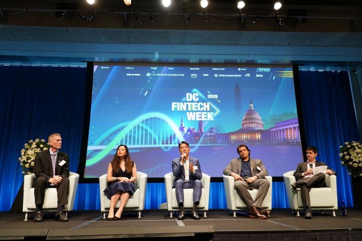 강병진 해시드 글로벌 법무총괄(가운데)이 미국 워싱턴 D.C.에서 열린 ‘DC 핀테크 위크(DC Fintech Week)’에 연사로 참여해 한국 디지털자산 시장의 규제 환경과 제도화 방향에 대해 발언하고 있다.(사진=해시드 제공) *재판매 및 DB 금지