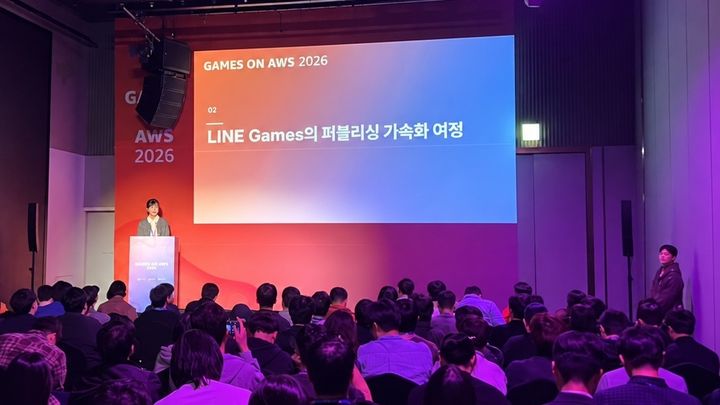 [서울=뉴시스] 이아영 라인게임즈 퍼블리싱 기술실장은 지난 27일 경기 성남시 더블트리 바이 힐튼 서울 판교에서 열린 '게임즈 온 AWS 2026'에서 AI 기반 게임 퍼블리싱 업무 자동화 사례를 소개했다. (사진=라인게임즈 제공) *재판매 및 DB 금지