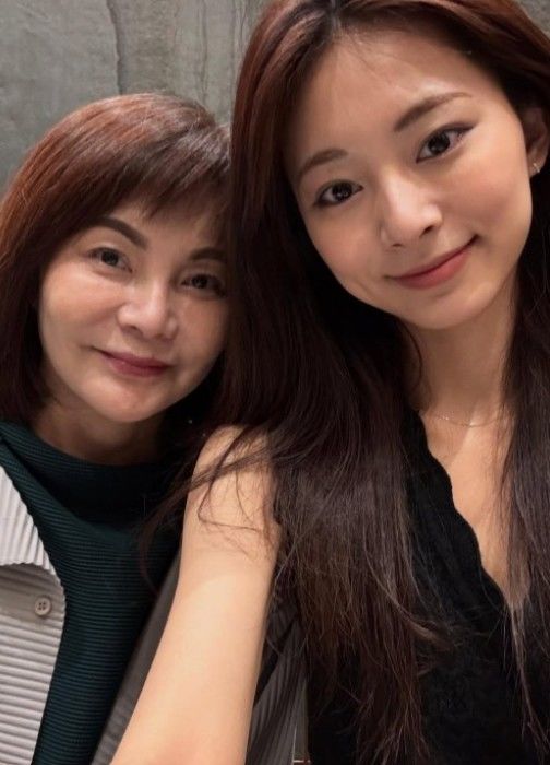 [서울=뉴시스] 쯔위와 어머니 황연령. (사진=온라인 소셜미디어 캡처) 2026.10.28. photo@newsis.com *재판매 및 DB 금지