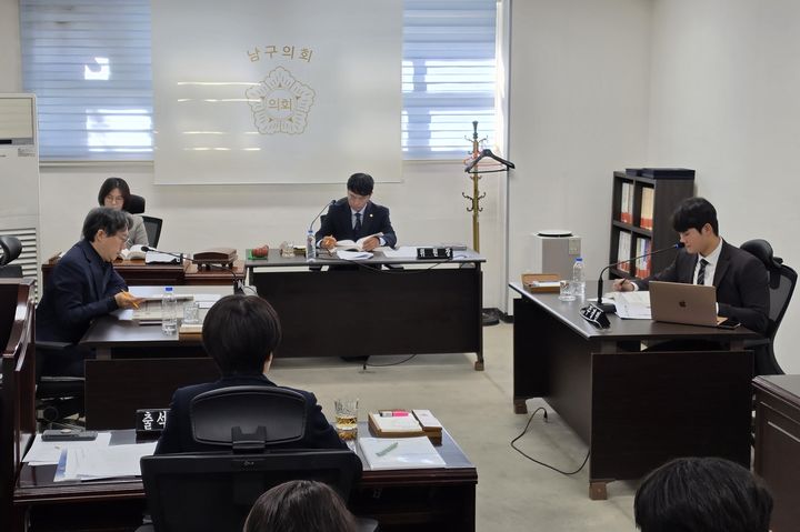 [대구=뉴시스] 이상제 기자 = 28일 대구 남구의회가 문화관광과 행정사무감사를 진행하고 있다. 2026.10.28. king@newsis.com *재판매 및 DB 금지