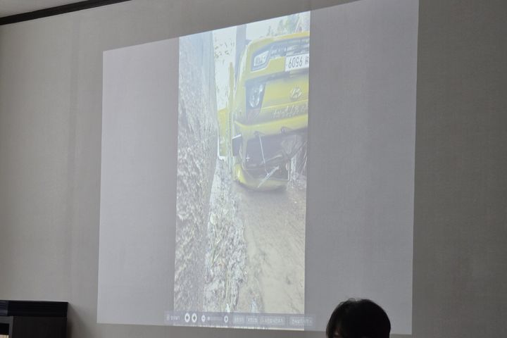 [대구=뉴시스] 이상제 기자 = 28일 대구 남구의회가 문화관광과 행정사무감사를 진행하고 있다. 홍보용 특수 차량의 전손 사고 사진. 2026.10.28. king@newsis.com *재판매 및 DB 금지