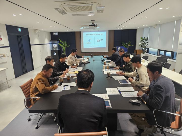 [서울=뉴시스] 2026 아시아 프로야구 챔피언십(APBC) 야구 대표팀 코칭스태프 회의 모습. (사진=KBO 제공) 2026.10.28. *재판매 및 DB 금지