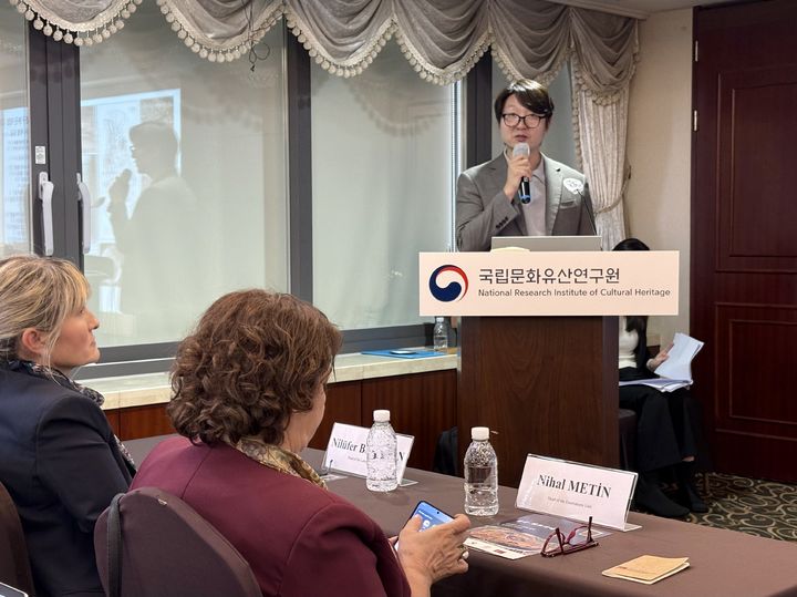 [서울=뉴시스] 한이재 기자 = 27일 김대영 국립문화유산연구원 학예연구사가 공동연구 조사성과를 설명하고 있다. 2026.10.28. nowone@newsis.com *재판매 및 DB 금지