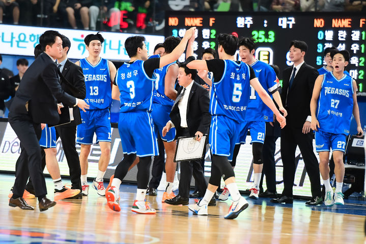[서울=뉴시스] 프로농구 대구 한국가스공사 선수단. (사진 = KBL 제공) *재판매 및 DB 금지