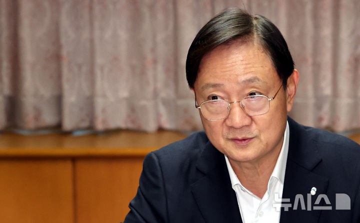 [서울=뉴시스] 박주성 기자 = 이찬진 금융감독원장이 28일 오전 서울 의여도 금융감독원에서 열린 금융감독원장-은행지주 이사회 의장 간담회에서 모두발언을 하고 있다. 2026.10.28. park7691@newsis.com