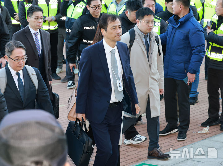 [서울=뉴시스] 이영환 기자 = 이태한 선관위 특검이 지난 28일 오전 서울 송파구 올림픽공원 핸드볼경기장에서 진행되는 선관위 특검 현장 검증에 참석하고 있다. 2026.10.30. 20hwan@newsis.com