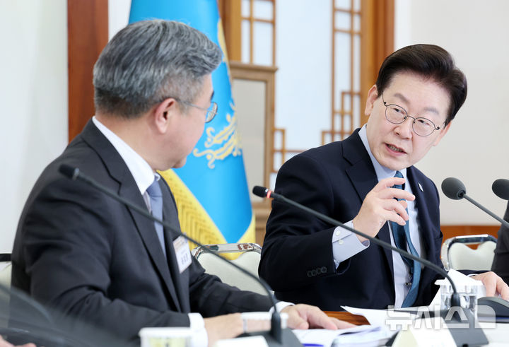 [서울=뉴시스] 김진아 기자 = 이재명 대통령이 28일 청와대에서 열린 국민생명안전위원회 제2차 전체회의에서 발언을 하고 있다. (청와대통신사진기자단) 2026.10.28. bluesoda@newsis.com