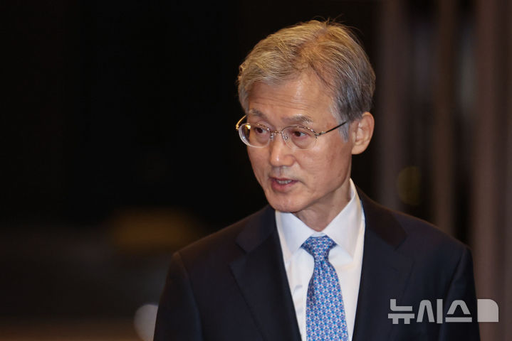 [서울=뉴시스] 권창회 기자 = 조희대 대법원장이 지난 28일 서울 서초구 대법원에서 퇴근하고 있다. 2026.10.31. kch0523@newsis.com