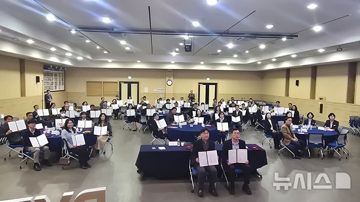 [평택=뉴시스] 평택시-평택교육지원청, 학교시설 개방 활성화를 위한 업무협약 모습 (사진=평택교육지원청 제공) 2206.10.29.photo@newsis.com 