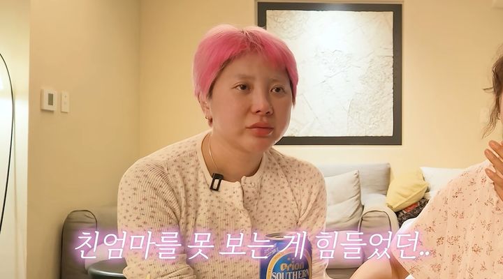 [서울=뉴시스] 가수 서인영이 새어머니를 원망했던 어린 시절을 떠올리며 눈물을 흘렸다. (사진=유튜브 채널 '개과천선 서인영' 화면 캡처) 2026.10.29. photo@newsis.com *재판매 및 DB 금지