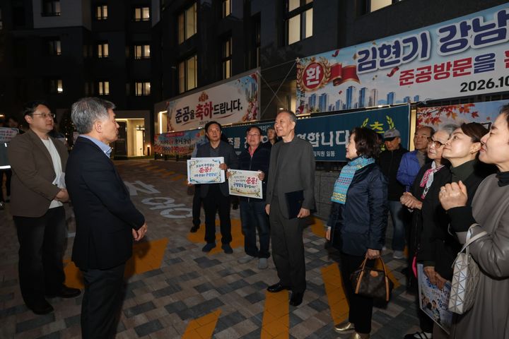 [서울=뉴시스] 도곡삼호 재건축 래미안 레벤투스 준공 현장 방문. (사진=강남구 제공) 2026.10.29. photo@newsis.com *재판매 및 DB 금지