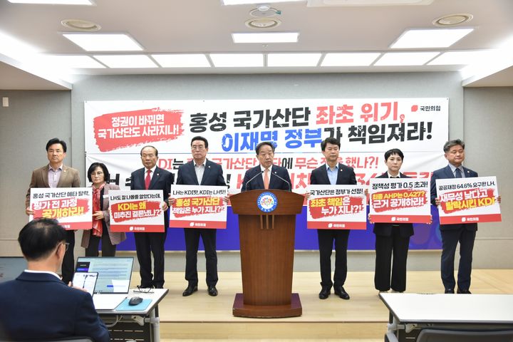 [홍성=뉴시스] 국민의힘 강승규 의원 기자회견 모습. *재판매 및 DB 금지