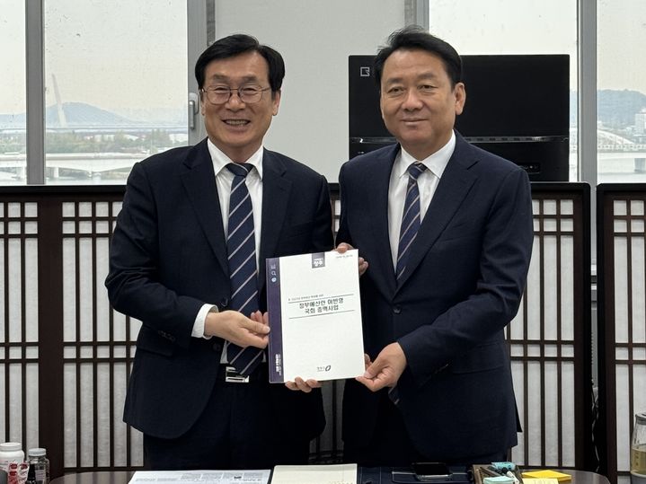 이장섭 충북 청주시장과 이광재 국회 예산결산특별위원장. (사진=청주시 제공) *재판매 및 DB 금지