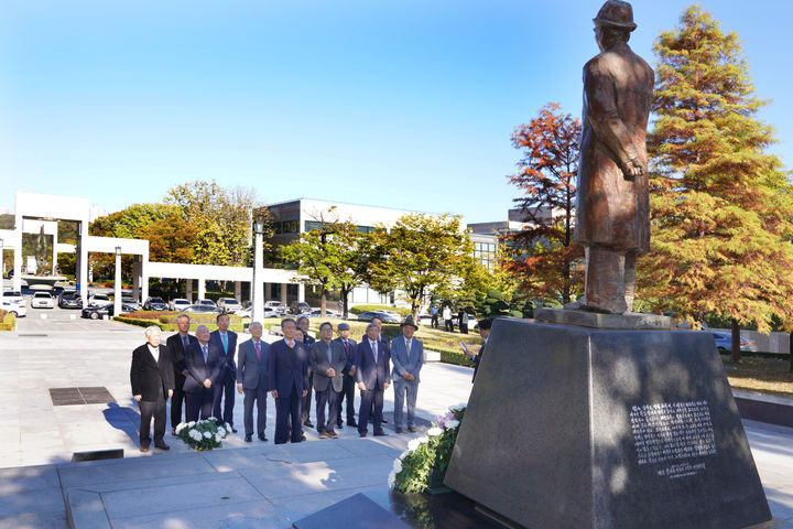 [포항=뉴시스] 지난 27일 포항공과대학교 개교 40주년 기념 대학설립유공자 초청 행사가 진행됐다. (사진=포항공대 제공) *재판매 및 DB 금지