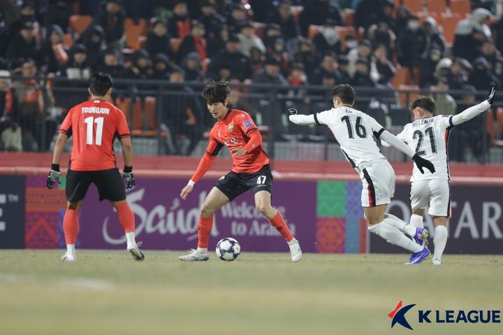 [서울=뉴시스] 프로축구 K리그1 강원FC의 신민하. (사진=한국프로축구연맹 제공) 