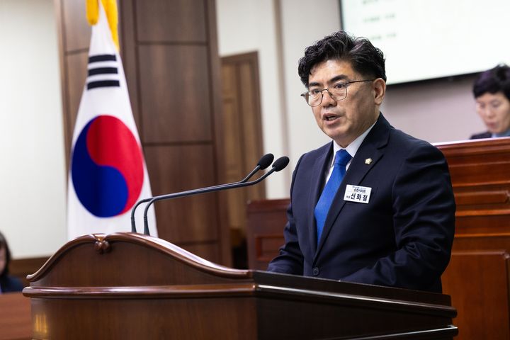 [순천=뉴시스] 순천시의회 신화철 의원이 제300회 임시회 시정질문 하고 있다. (사진=시의회 제공) 2026.10.29. photo@newsis.com *재판매 및 DB 금지